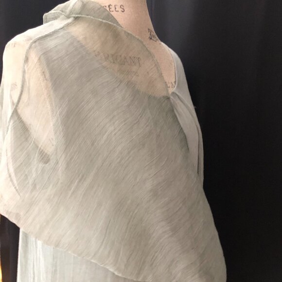 Gorgeous Italian Made Flowy Linen top: Size M/L - Picture 14 of 16